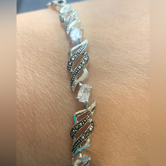 Le Vieux Silvertone Bracelet with Marcasite and Quartz/Topaz signed 7..75” - Picture 3 of 7